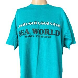 Vintage 1990 Single Stitch Sea World San Diego Penguin Styled Green Shirt Size L